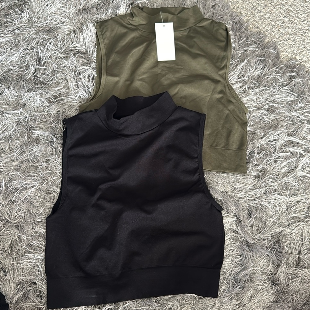 2 bundle brand new stretchy crops with open back